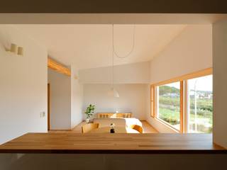 十勝の家Ⅱ, HOUSE&HOUSE一級建築士事務所 HOUSE&HOUSE一級建築士事務所 北欧デザインの リビング 木 木目調