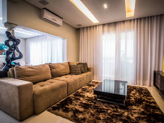 LIVING INTEGRADO COM HOME THEATER, Lucia Navajas -Arquitetura & Interiores Lucia Navajas -Arquitetura & Interiores Modern living room