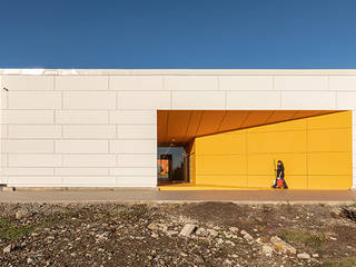 Edificio Los Niches, mutarestudio Arquitectura mutarestudio Arquitectura Modern corridor, hallway & stairs