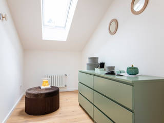 renoviertes Haus in Starnberg hat viel Platz für Familie, Münchner home staging AGENTUR GESCHKA Münchner home staging AGENTUR GESCHKA Modern dressing room