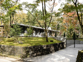 061軽井沢Hさんの家, atelier137 ARCHITECTURAL DESIGN OFFICE atelier137 ARCHITECTURAL DESIGN OFFICE Country house Tiles Grey