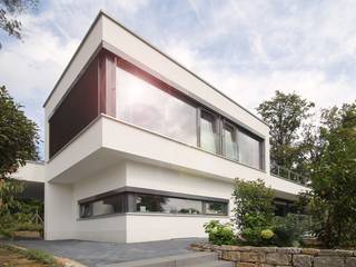 Moderne Satteldachvilla in Königstein, Avantecture GmbH Avantecture GmbH Villa