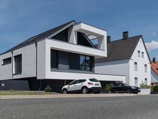 Modernes Satteldachhaus in Schwerdte, Avantecture GmbH Avantecture GmbH Villas