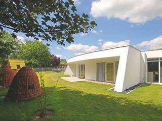 Moderne Kindertagesstätte in Meerbusch, Avantecture GmbH Avantecture GmbH พื้นที่เชิงพาณิชย์