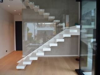 Moderne Designertreppe aus Corian, Siller Treppen/Stairs/Scale Siller Treppen/Stairs/Scale Tangga Marmer