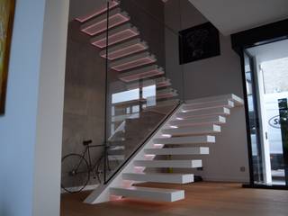 Moderne Designertreppe aus Corian, Siller Treppen/Stairs/Scale Siller Treppen/Stairs/Scale Escadas Mármore