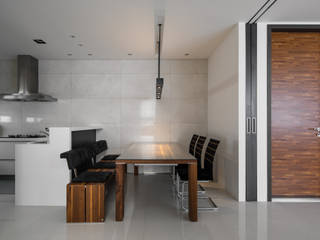 寧靜之光, 家和空間設計 家和空間設計 Sala da pranzo minimalista Legno massello Variopinto