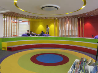 Elementary Learning Commons space, dal design office dal design office مكتب عمل أو دراسة