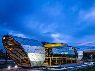 Estação de ônibus, L+A Arquitetura de iluminação L+A Arquitetura de iluminação Industrialne domy