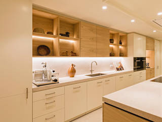 Appartement, Kapellen België, ÈMCÉ interior architecture ÈMCÉ interior architecture Modern Kitchen Wood White