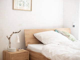 Designmöbel aus handverlesener Wildeiche, ekomia GmbH ekomia GmbH Scandinavian style bedroom Wood Wood effect