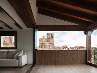 Casa entre el Castillo y el Huerto, Raul Garcia Studio Raul Garcia Studio Rustikaler Balkon, Veranda & Terrasse