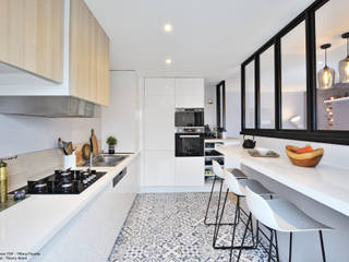 Rénovation complète avec ouverture de cuisine à Lyon, Tiffany FAYOLLE Tiffany FAYOLLE Bếp xây sẵn