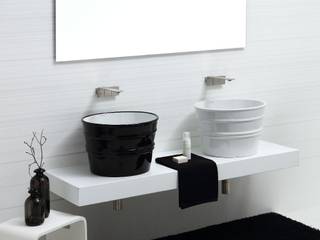 Doppio lavabo per un bagno pratico ed originale, Horganica Horganica Modern style bathrooms Ceramic
