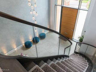 Luxurious new home in Bushey, Hertfordshire , Marriott Construction Marriott Construction Modern corridor, hallway & stairs