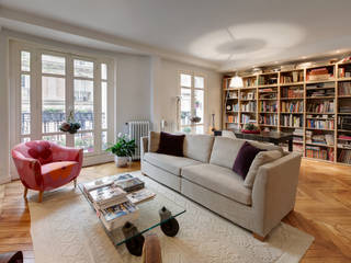 RENOVATION ET DÉCORATION D’UN APPARTEMENT BOURGEOIS AUX BEAUX VOLUMES À MONTMARTRE, PARIS 18ÈME, Alessandra Pisi / Pisi Design Architectes Alessandra Pisi / Pisi Design Architectes Living room