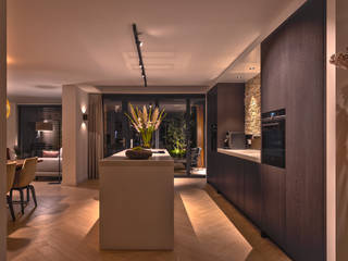 Villa aan het water Reeuwijk, Studio MBC Studio MBC Built-in kitchens Wood Wood effect