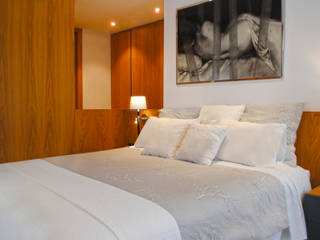 El lujo de un apartamento en Sevilla, MANUEL TORRES DESIGN MANUEL TORRES DESIGN Eclectic style bedroom Wood effect