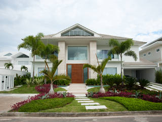 Residência Santa Monica Jardins I, FLAVIA CAMPOS INTERIORES /FCPR construções FLAVIA CAMPOS INTERIORES /FCPR construções Casas familiares