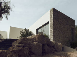 Vivienda unifamiliar en el valle de San Lorenzo, Ibiza, deBM Arquitectura y Paisajismo deBM Arquitectura y Paisajismo モダンスタイルの寝室