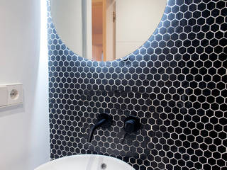 Reforma de cuartos de baño en calle Mandri de Barcelona, Grupo Inventia Grupo Inventia Mediterrane Badezimmer Fliesen