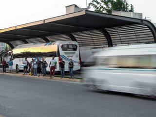 Paradero de Autobus en Av. Luis Donaldo Colosio, EMERGENTE | Arquitectura EMERGENTE | Arquitectura Commercial spaces