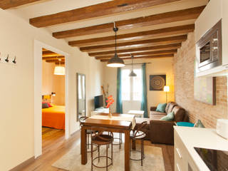 Decoración Integral piso para alquiler en Barcelona, Lala Decor HomeStaging & Reformas Integrales de pisos Lala Decor HomeStaging & Reformas Integrales de pisos Comedores de estilo industrial Acabado en madera