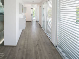 "Old Rural Quercus" wood flooring and wood wall cladding, Cadorin Group Srl - Italian craftsmanship production Wood flooring and Coverings Cadorin Group Srl - Italian craftsmanship production Wood flooring and Coverings Pasillos, vestíbulos y escaleras modernos Madera Acabado en madera