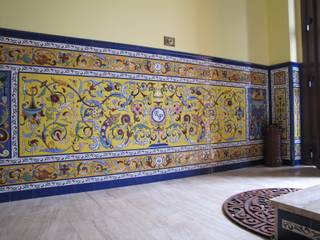 Zócalo de azulejos realizado a medida, Cerámica Artística Campos, S.L. Cerámica Artística Campos, S.L. Classic corridor, hallway & stairs Tiles