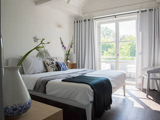 interieur ontwerp logeeretage voor authentieke stadswoning Den Bosch, PURE styling PURE styling غرف نوم صغيرة خشب Wood effect