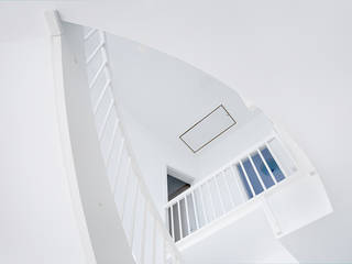 Haus Mahlsdorf, Müllers Büro Müllers Büro Escaleras Concreto reforzado Blanco