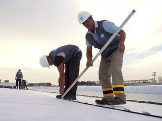 Lojas & Imóveis comerciais modernos por BMI GROUP Moderno