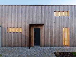 Holzhaus in Heideck, Jenohr + Mezger Jenohr + Mezger 獨棟房 木頭 Wood effect