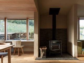 木津川の家, HEARTH ARCHITECTS/ハース建築設計事務所 HEARTH ARCHITECTS/ハース建築設計事務所 Modern living room