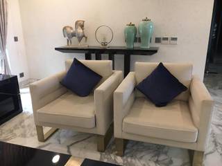 RESIDENCE-MRS SANGEETA GUPTA, Leur Interiors Leur Interiors Living room Fake Leather Metallic/Silver