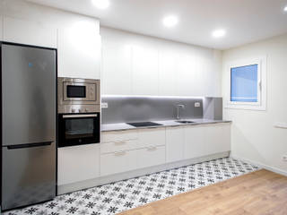 Reforma integral de vivienda en calle Nicaragua, Grupo Inventia Grupo Inventia Built-in kitchens Wood-Plastic Composite White