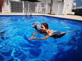 reha up - das Wassergymnastik- und Rehakissen, Ulrike Pieper Ulrike Pieper Piscinas de estilo mediterráneo Textil Ámbar/Dorado