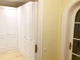 Reforma Integral Piso Sant Gervasi, Lala Decor HomeStaging & Reformas Integrales de pisos Lala Decor HomeStaging & Reformas Integrales de pisos Pasillos, vestíbulos y escaleras de estilo clásico Blanco