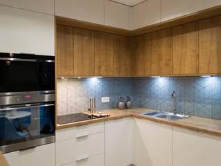 Mieszkanie z błękitem, Biuro projektowe Patio Biuro projektowe Patio مطبخ ذو قطع مدمجة