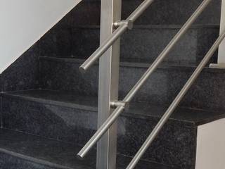 Top mounted Square Balustrade with Horizontal Railing system, KELCO INDUSTRIES KELCO INDUSTRIES Escaleras Hierro/Acero