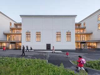 Subtrahieren, addieren, drehen - VS und NMS unter Denkmalschutz in Leoben, Franz&Sue Franz&Sue Minimalistische Häuser Weiß