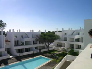 Condomínio habitacional em Vilamoura, Jorge Cruz Pinto + Cristina Mantas, Arquitectos Jorge Cruz Pinto + Cristina Mantas, Arquitectos Villa a schiera