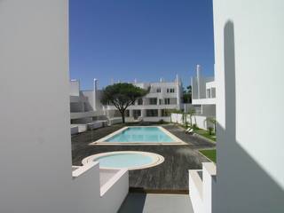 Condomínio habitacional em Vilamoura, Jorge Cruz Pinto + Cristina Mantas, Arquitectos Jorge Cruz Pinto + Cristina Mantas, Arquitectos Maisons mitoyennes