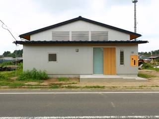 休耕地の家～女性のための住宅～, 前見建築計画一級建築士事務所（Fuminori MAEMI architect office） 前見建築計画一級建築士事務所（Fuminori MAEMI architect office） Wooden houses Metal