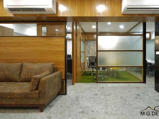 Lawyer’s office Design by Malvi Gajjar, Malvi Gajjar Interior Designer and Architect Services Malvi Gajjar Interior Designer and Architect Services Commercial spaces