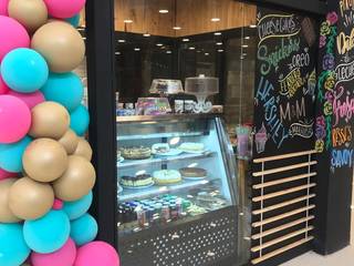 Local Sweet Cake, Arq.Yimin.Laurentin Arq.Yimin.Laurentin Commercial spaces