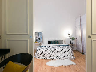 CASA SU DUE PIANI IN PRECOLLINA, con3studio con3studio Minimalist bedroom