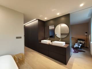 suite dressing / salle de bain, BEDUCHAUD EBENISTE BEDUCHAUD EBENISTE Modern style bathrooms