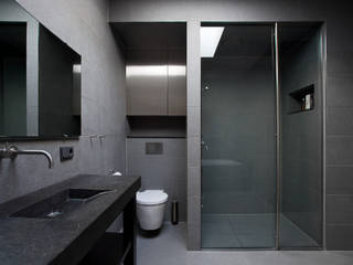 badkamerverbouwing, ontwerpburo rob guillonard ontwerpburo rob guillonard Minimalist style bathrooms Tiles