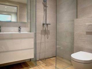 badkamerverbouwing, ontwerpburo rob guillonard ontwerpburo rob guillonard Modern style bathrooms Tiles